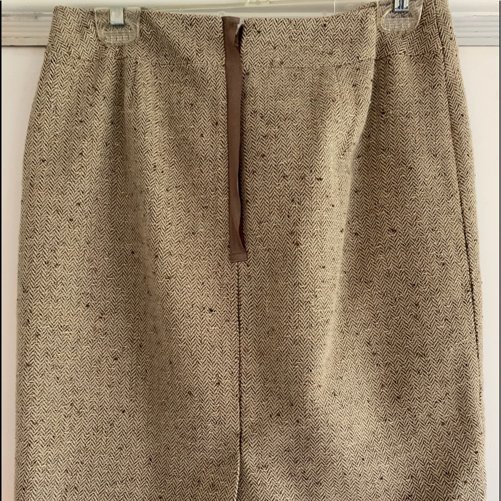 Jones New York size 4 tan/gold skirt